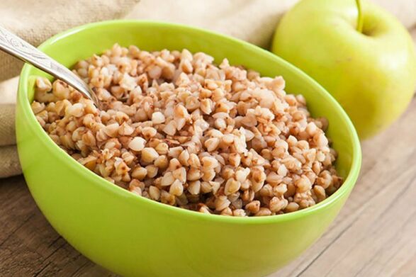 pāreti buckwheat i runga i te kai